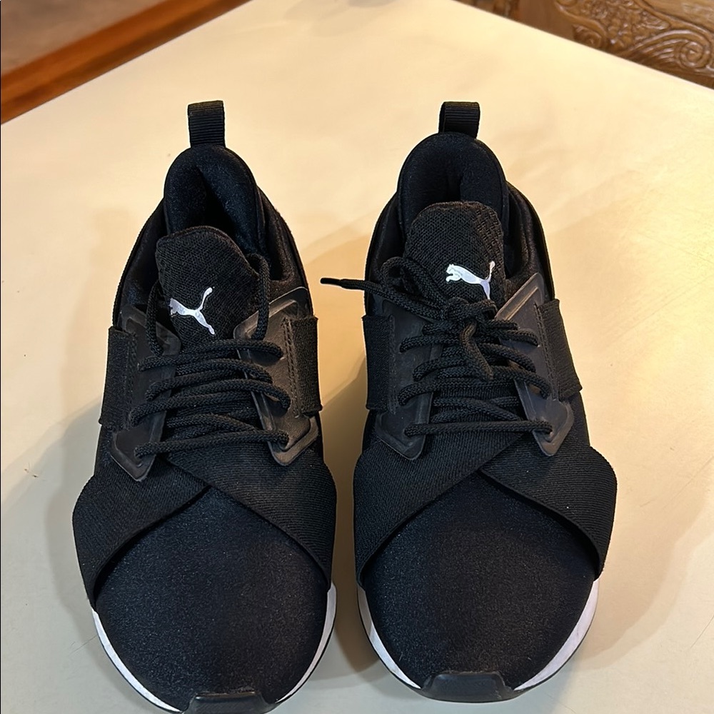 Puma women’s Black Sneakers size 8